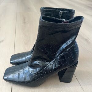 Franco Sarto Harmond Crocodile Special Edition Low Heeled boots booties black